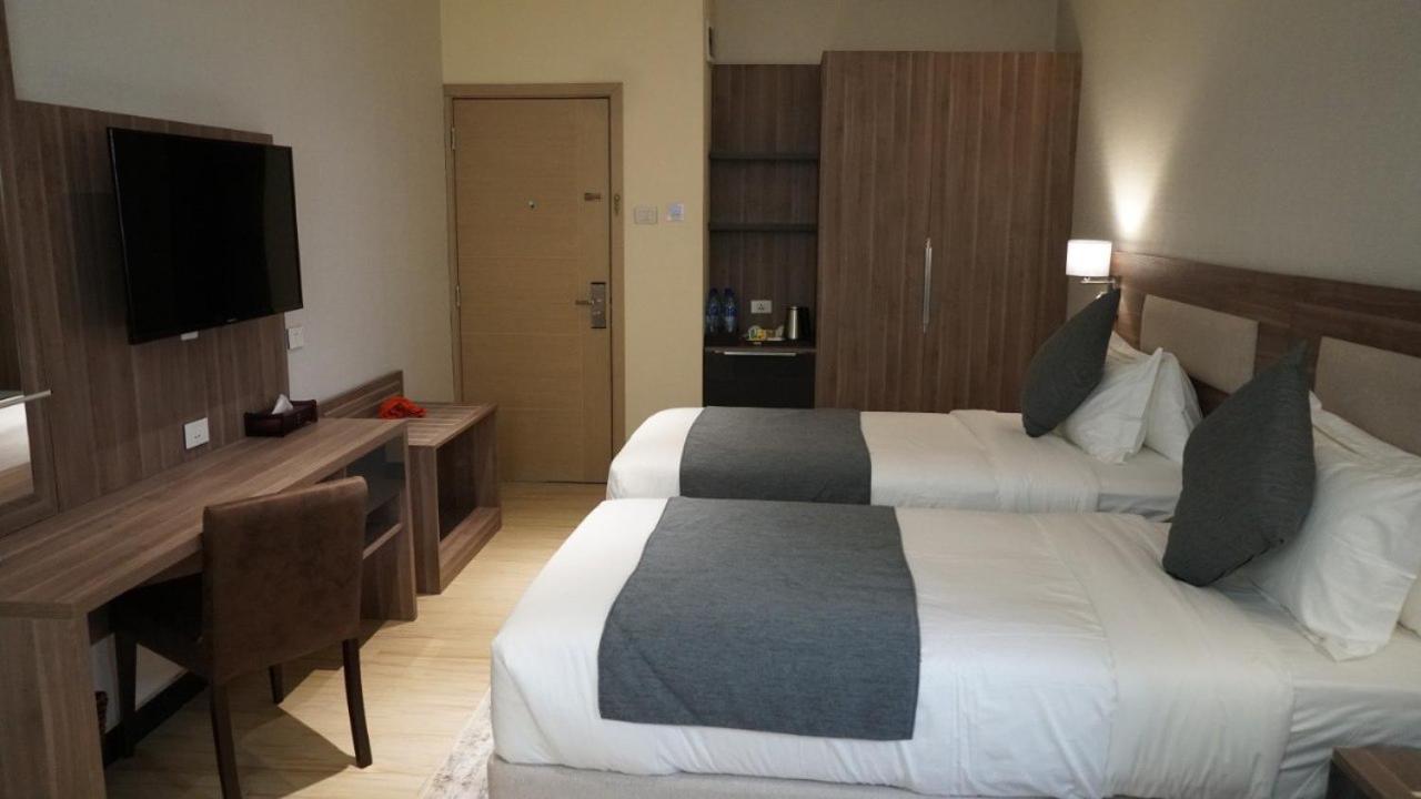 Triple E Hotel And Spa Addis Abeba Exterior foto