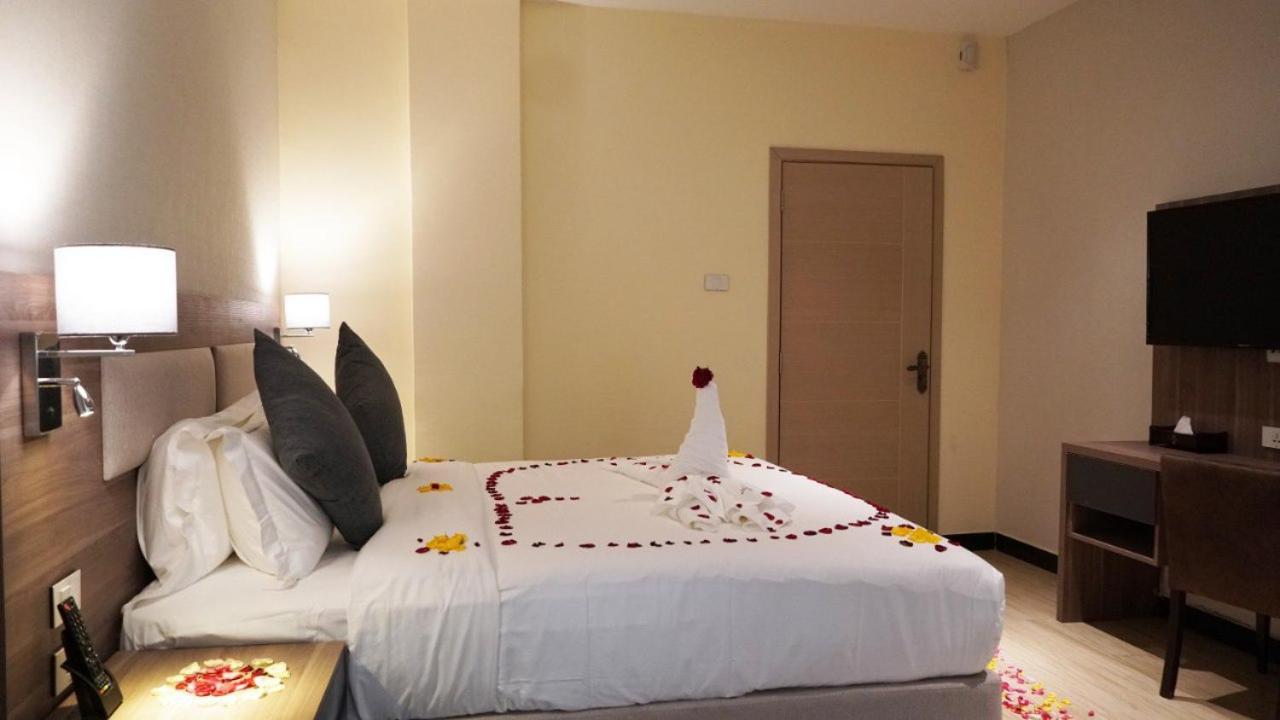 Triple E Hotel And Spa Addis Abeba Exterior foto