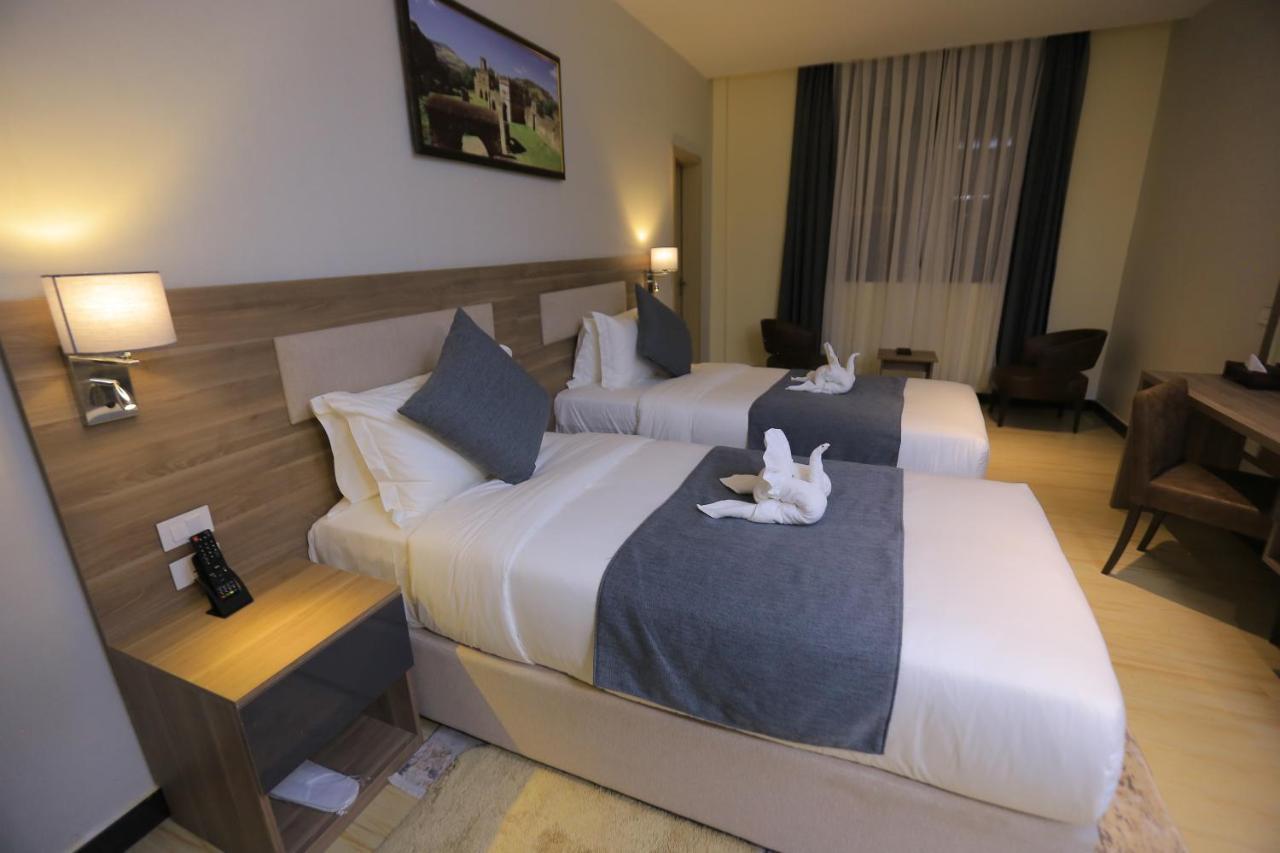 Triple E Hotel And Spa Addis Abeba Exterior foto