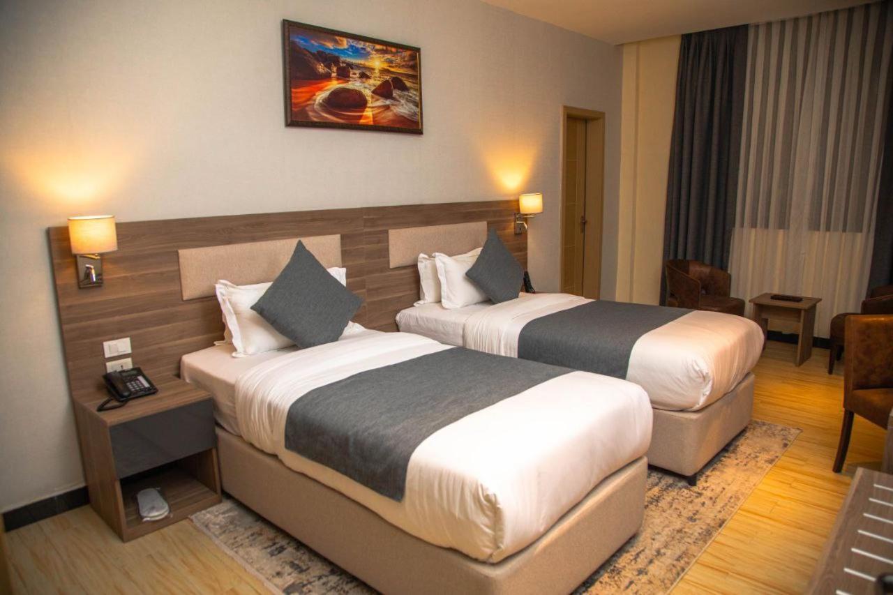 Triple E Hotel And Spa Addis Abeba Exterior foto