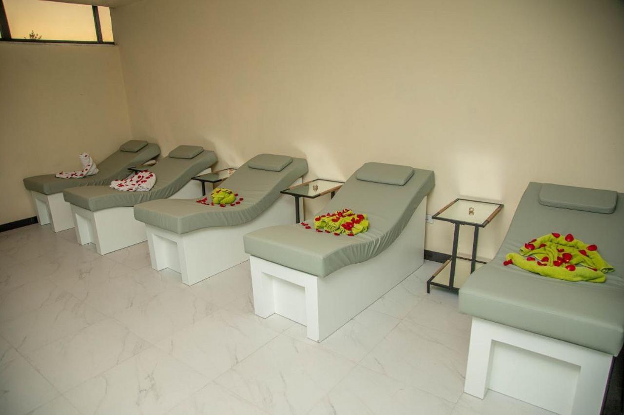 Triple E Hotel And Spa Addis Abeba Exterior foto