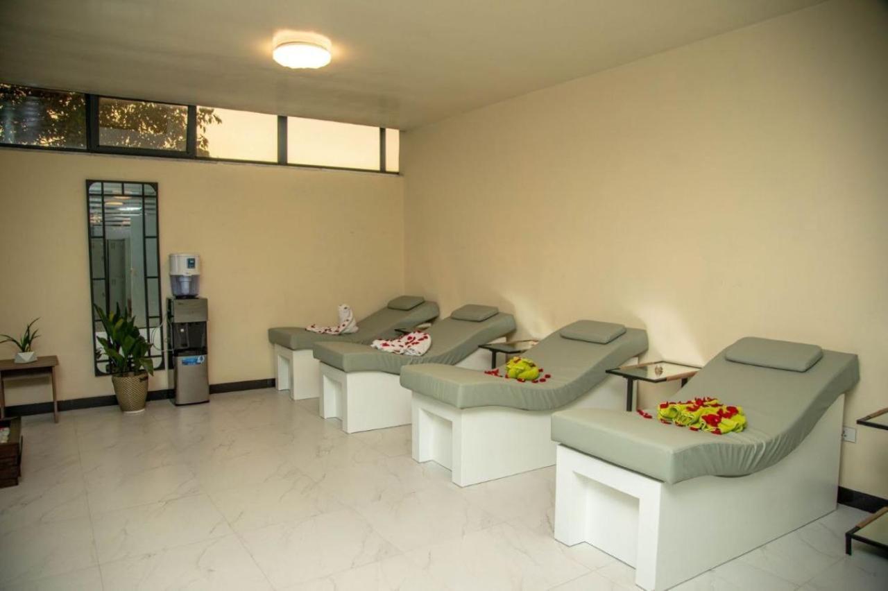 Triple E Hotel And Spa Addis Abeba Exterior foto